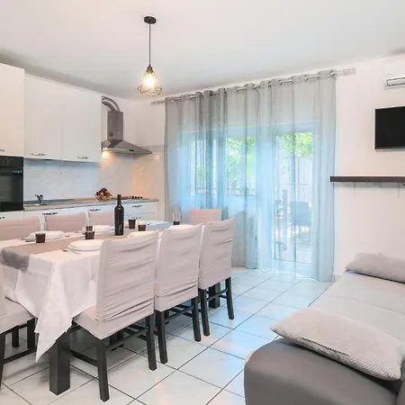 Amazing In With Kitchen Dugi Rat